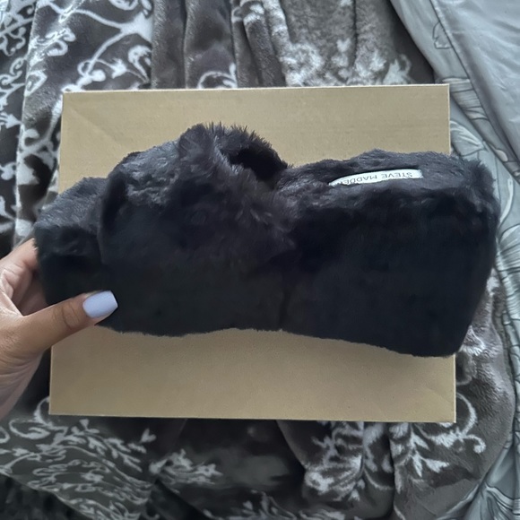 Steve Madden Vito Fuzzy Platforms - Picture 3 of 5